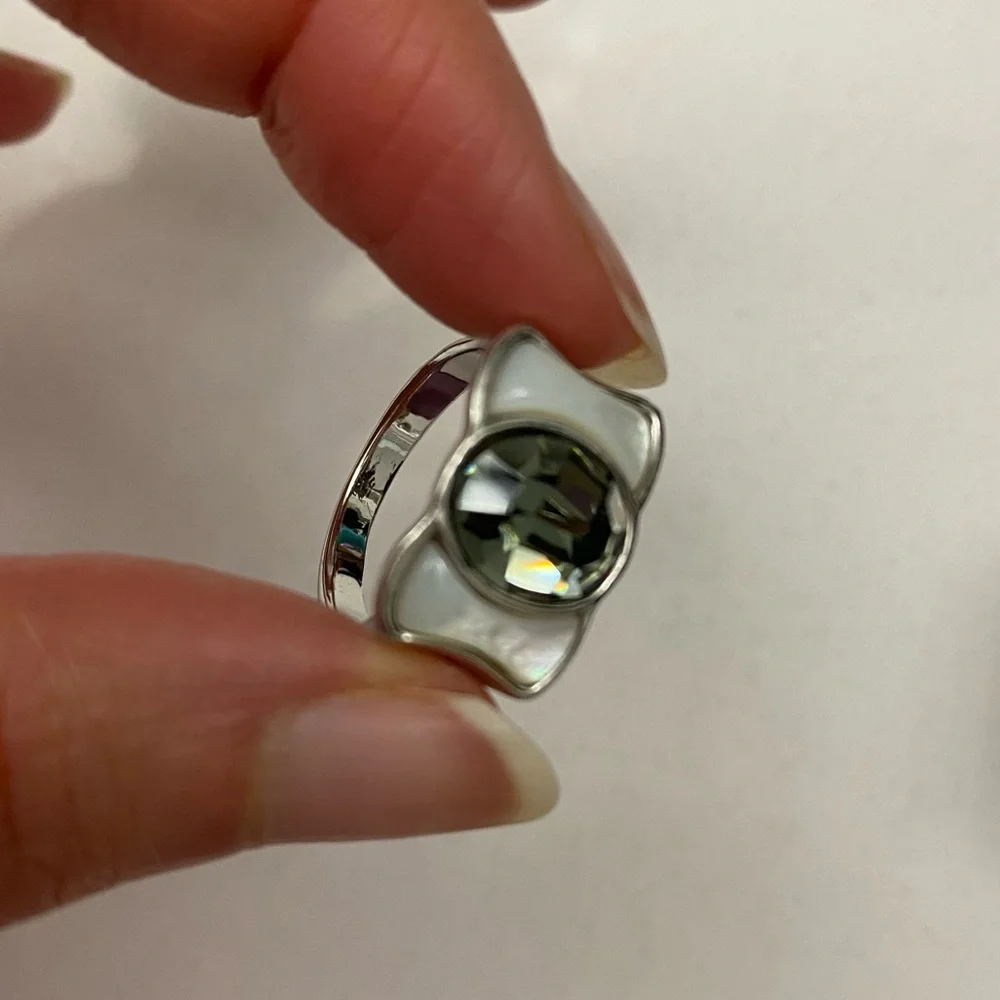 Green Stone and mother of Pearl Bow style Silver tone Ring New